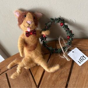 NWT Handmade Wool Cat Christmas Ornament W/ Miniature Wreath 5”x4”
